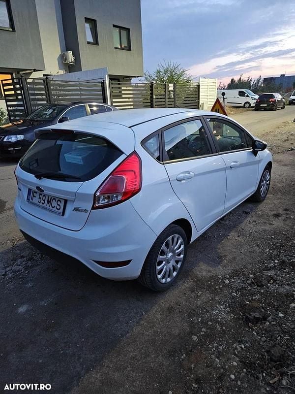 Second-hand Ford Fiesta 100 CP (73 kW) 2017 Culoarealb