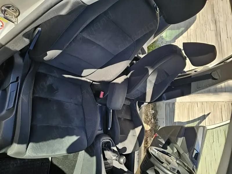 Argintiu Utilizat 2009 VW Golf VI Highline Hatchback | 4.990 EUR (Preț OK) - Imagine 1/4