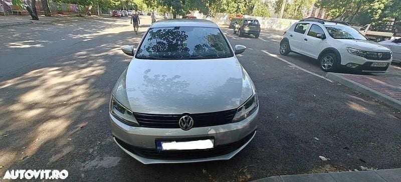 Second-hand VW Jetta 105 CP (77 kW) 2012 Culoaregri Berlinǎ