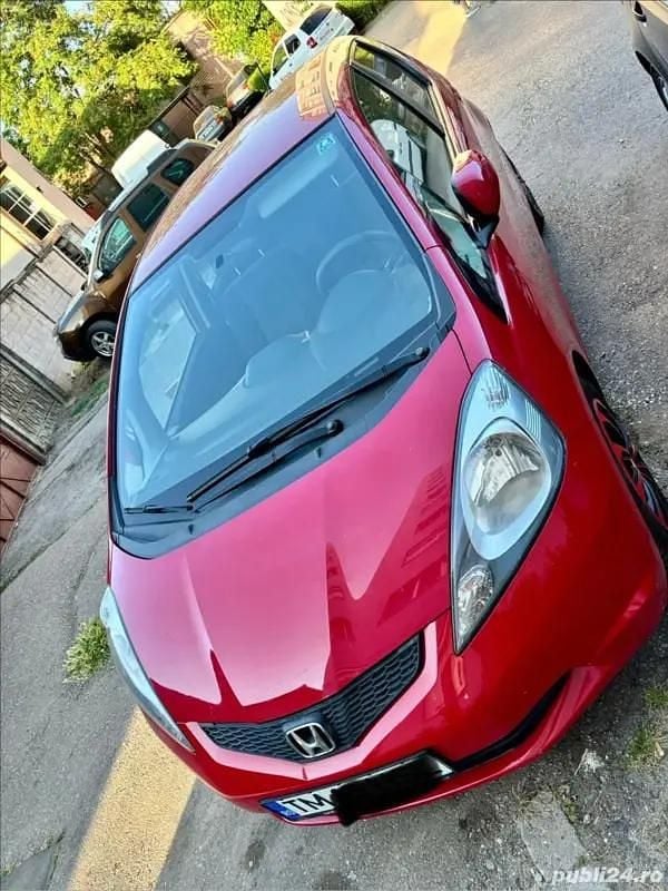 Second-hand Honda Jazz 73 CP (53 kW) 2009 Rosu Hatchback