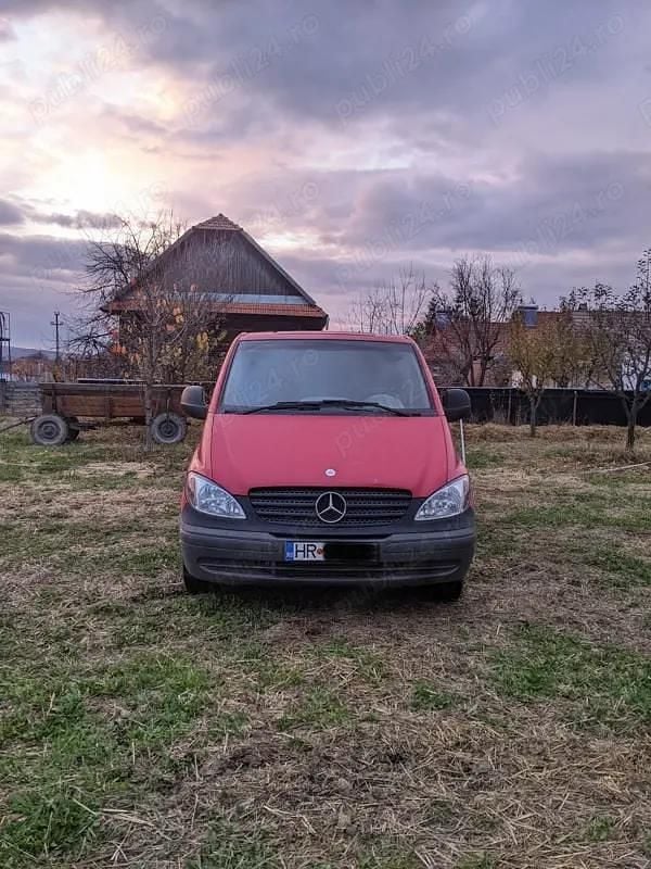 Rosu Utilizat 2007 Mercedes Vito | 2.500 EUR (Preț bun) - Imagine 1/4