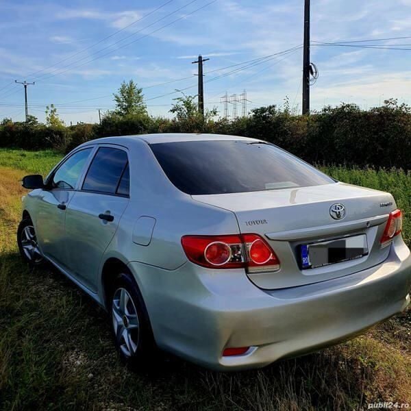 Second-hand Toyota Corolla Luna 99 CP (72 kW) 2011 Argint Berlinǎ