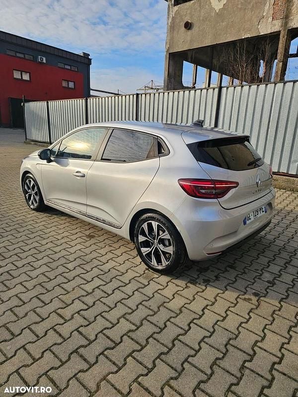 Second-hand Renault Clio V Techno 145 CP (106 kW) 2023 Culoareargint