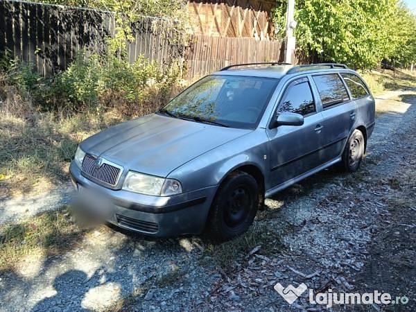 Utilizat 2003 Skoda Octavia Break | 4.800 EUR - Imagine 1/4
