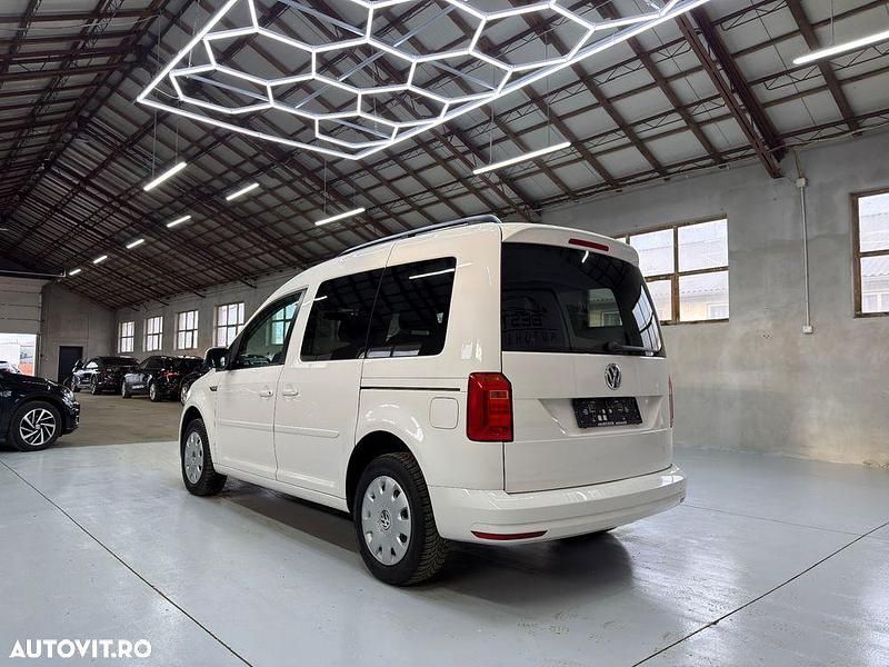 Second-hand VW Caddy Family 102 CP (75 kW) 2017 Culoarealb Monovolum