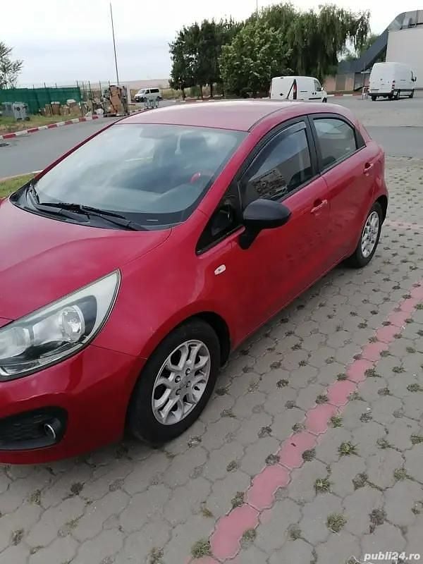 Utilizat 2013 Kia Rio 2 Hatchback | 4.500 EUR - Imagine 1/4
