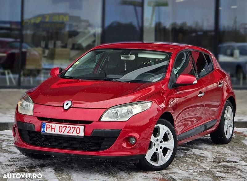 Culoarerosu Utilizat 2010 Renault Mégane III Dynamique Hatchback | 3.650 EUR (Preț OK) - Imagine 1/4
