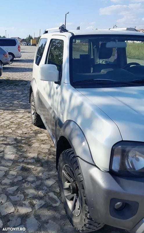 Second-hand Suzuki Jimny Style 85 CP (62 kW) 2015 Culoarealb SUV