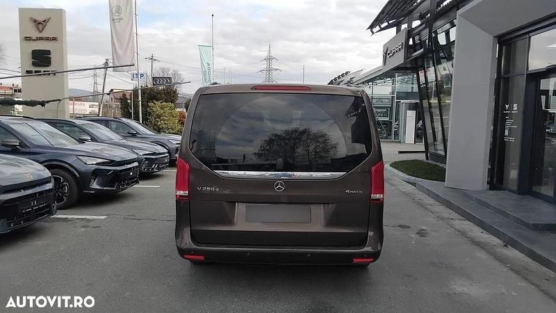 Second-hand Mercedes V250 190 CP (139 kW) 2017 Culoaremaro Monovolum