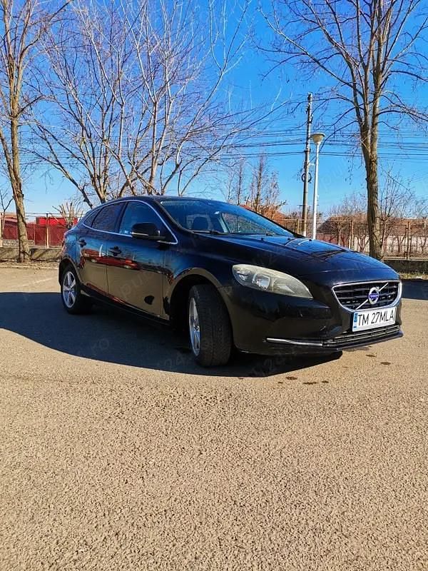 Second-hand Volvo V40 120 CP (88 kW) 2015 Negru Hatchback