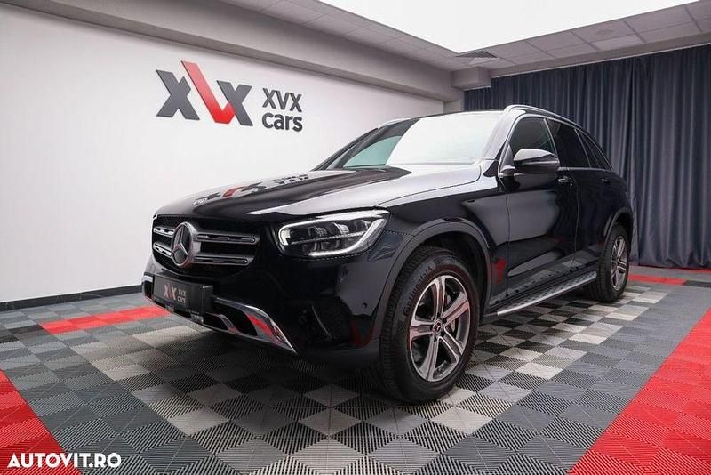 Negru Utilizat 2022 Mercedes GLC300e SUV | 33.504 EUR (Preț bun) - Imagine 1/4