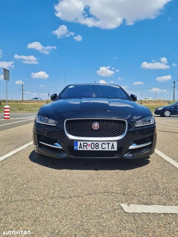 Culoarenegru Utilizat 2015 Jaguar XE R-Sport Berlinǎ | 14.000 EUR (Preț OK) - Imagine 1/4