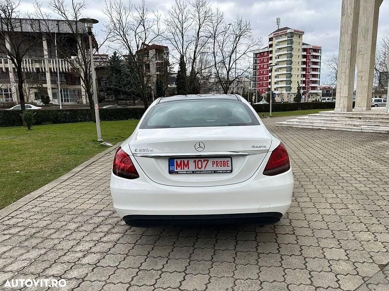 Second-hand Mercedes C220 194 CP (142 kW) 2020 Culoarealb Berlinǎ