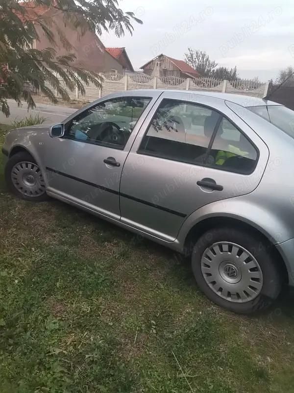 Second-hand VW Bora 101 CP (74 kW) 2001 Berlinǎ