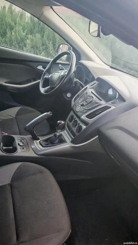 Gri Utilizat 2013 Ford Focus Hatchback | 5.000 EUR (Preț bun) - Imagine 1/4