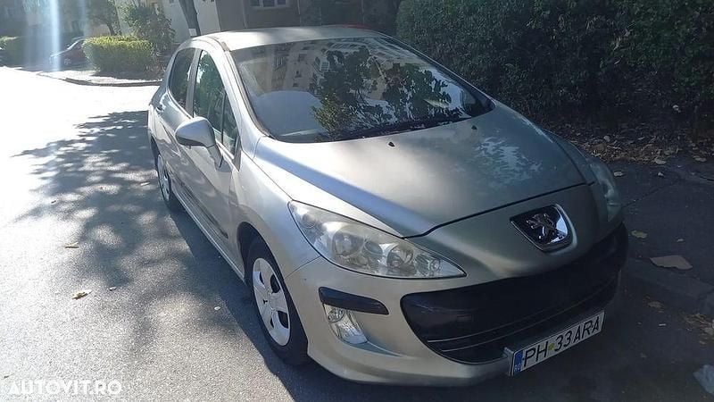 Culoareargint Utilizat 2007 Peugeot 308 Allure Hatchback | 2.100 EUR (Preț bun) - Imagine 1/4