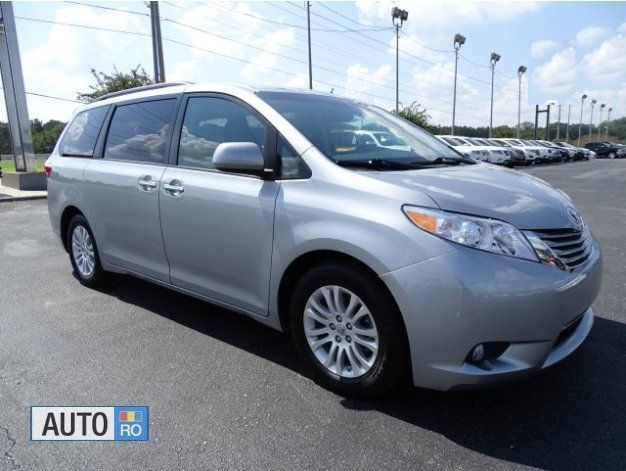 Gri Utilizat 2015 Toyota Sienna Monovolum | 5.256 EUR - Imagine 1/4
