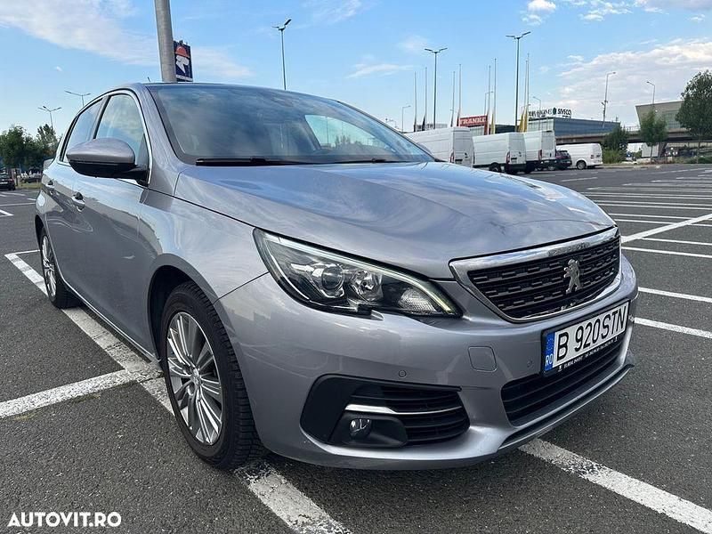 Argint Utilizat 2020 Peugeot 308 Active Hatchback | 13.300 EUR (Puțin scump) - Imagine 1/4