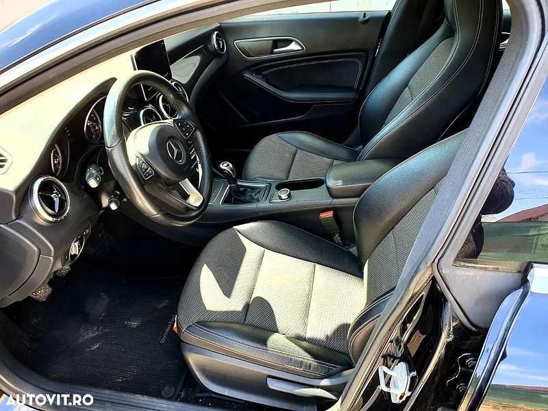 Second-hand Mercedes CLA180 109 CP (80 kW) 2017 Culoarenegru Berlinǎ