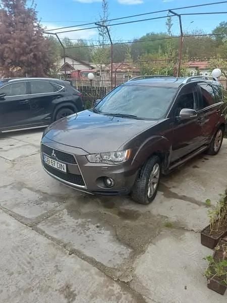 Utilizat 2010 Mitsubishi Outlander SUV | 6.000 EUR - Imagine 1/3