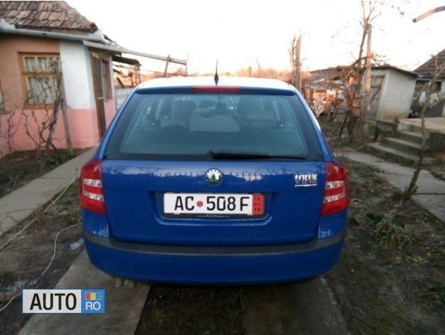 Albastru Utilizat 2005 Skoda Octavia Break | 5.500 EUR - Imagine 1/4