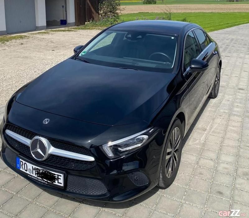 Negru Utilizat 2020 Mercedes A250 | 27.500 EUR (Puțin scump) - Imagine 1/4