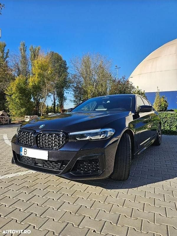 Culoarenegru Utilizat 2021 BMW 530e M Sport Berlinǎ | 32.250 EUR (Preț bun) - Imagine 1/4