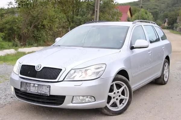 Argintiu Utilizat 2010 Skoda Octavia Break | 3.990 EUR (Preț bun) - Imagine 1/4