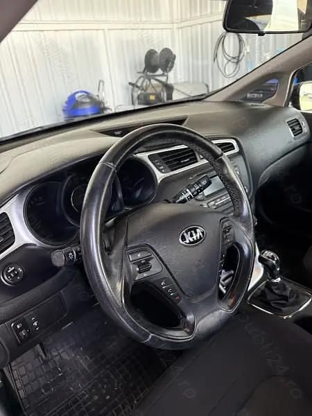 Second-hand Kia Ceed 100 CP (73 kW) 2018 Negru Hatchback