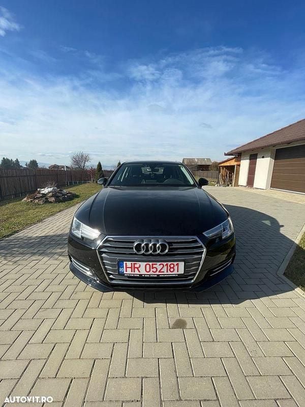 Culoarenegru Utilizat 2018 Audi A4 Berlinǎ | 15.200 EUR (Super Preț) - Imagine 1/4