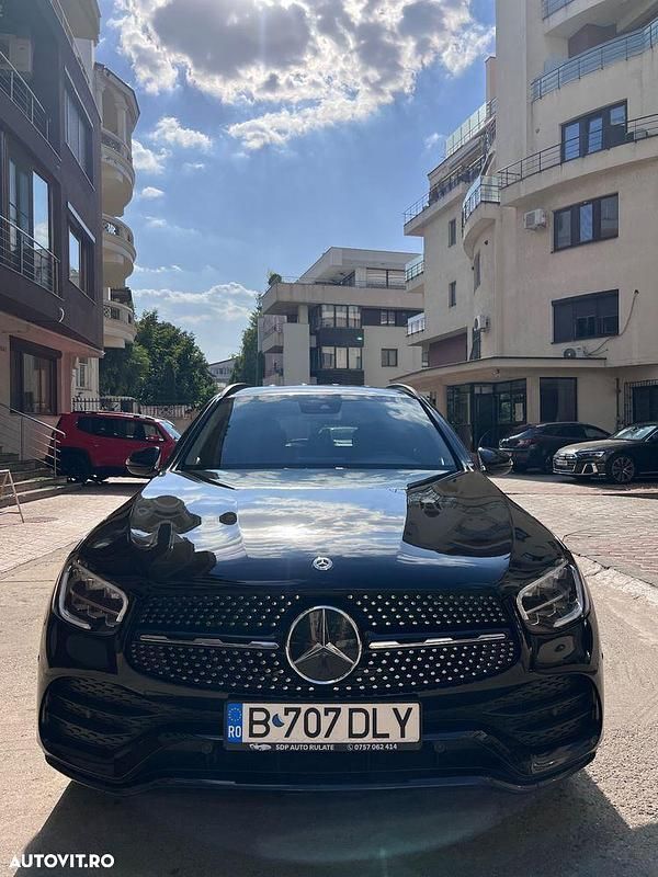 Culoarenegru Utilizat 2020 Mercedes GLC220 SUV | 35.000 EUR (Preț bun) - Imagine 1/4
