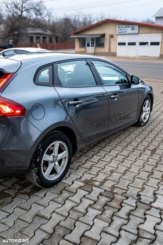 Second-hand Volvo V40 Kinetic 115 CP (84 kW) 2012 Culoaregri Hatchback