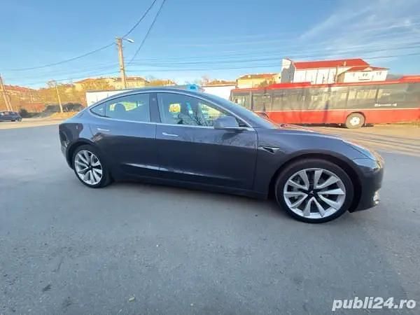 Second-hand Tesla Model 3 Standard Range Plus 235 kW (320 CP) 2019 Berlinǎ