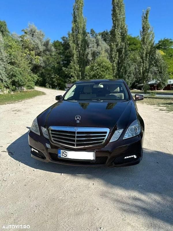 Second-hand Mercedes E200 136 CP (100 kW) 2009 Culoaremaro Berlinǎ