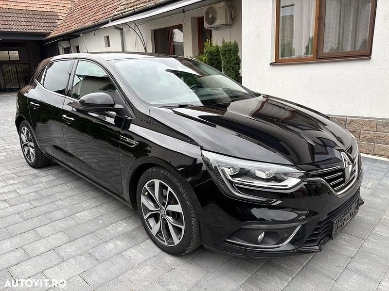 Culoarenegru Utilizat 2016 Renault Mégane III Intens Hatchback | 9.900 EUR (Puțin scump) - Imagine 1/4
