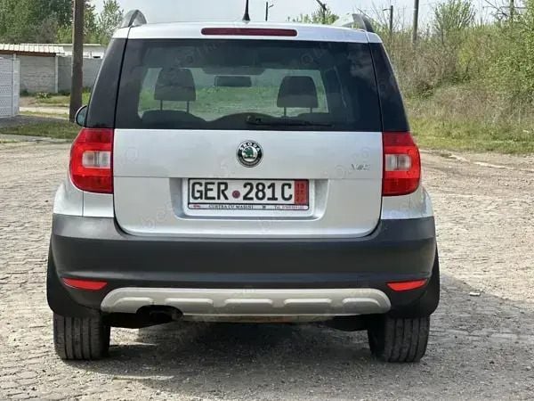Second-hand Skoda Yeti Plus Edition 105 CP (77 kW) 2013 Argintiu SUV