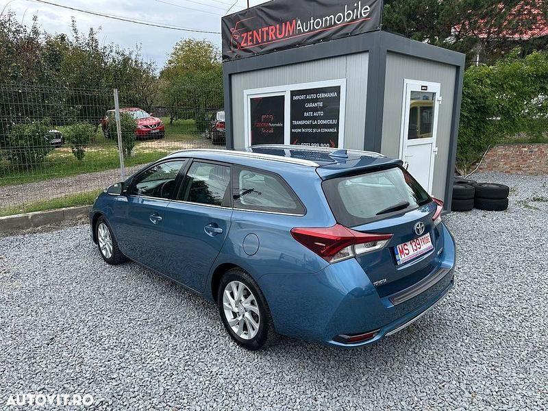 Second-hand Toyota Auris Design 112 CP (82 kW) 2015 Culoarealbastru Break