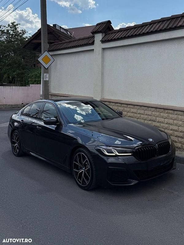 Gri Utilizat 2017 BMW 530 Sport Line Berlinǎ | 31.000 EUR - Imagine 1/4