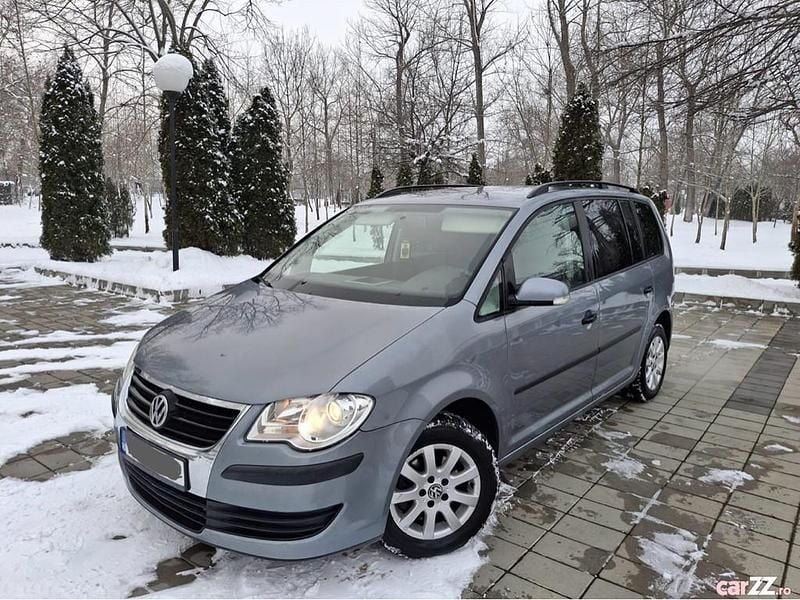 Utilizat 2009 VW Touran Monovolum | 3.700 EUR (Preț OK) - Imagine 1/4