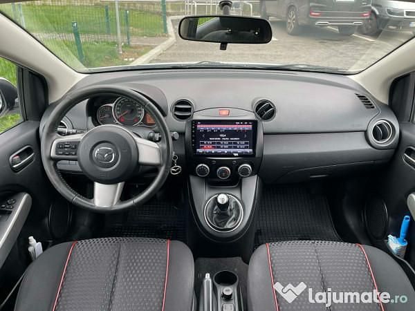 Second-hand Mazda 2 83 CP (61 kW) 2012 Alb Hatchback