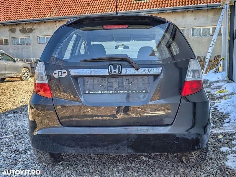 Second-hand Honda Jazz 90 CP (66 kW) 2011 Culoarenegru Hatchback