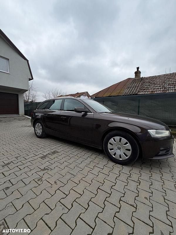 Second-hand Audi A4 143 CP (105 kW) 2012 Culoaremaro Break