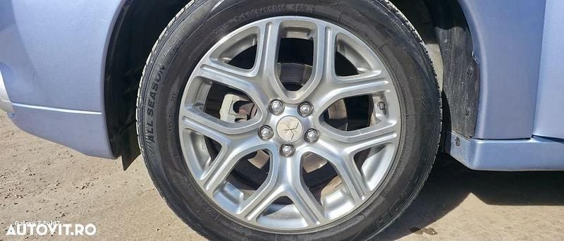 Second-hand Mitsubishi Outlander 121 CP (88 kW) 2014 Culoarealbastru SUV