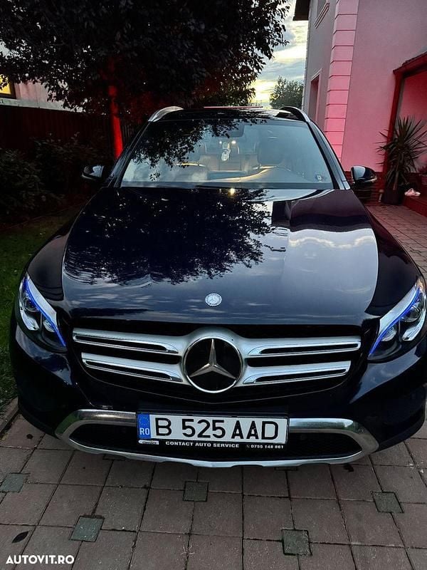 Culoarealbastru Utilizat 2017 Mercedes GLC250 SUV | 21.700 EUR (Preț OK) - Imagine 1/4