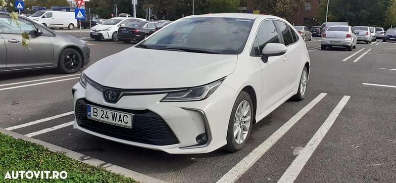 Culoarealb Utilizat 2023 Toyota Corolla Business Edition Berlinǎ | 23.000 EUR (Preț bun) - Imagine 1/4
