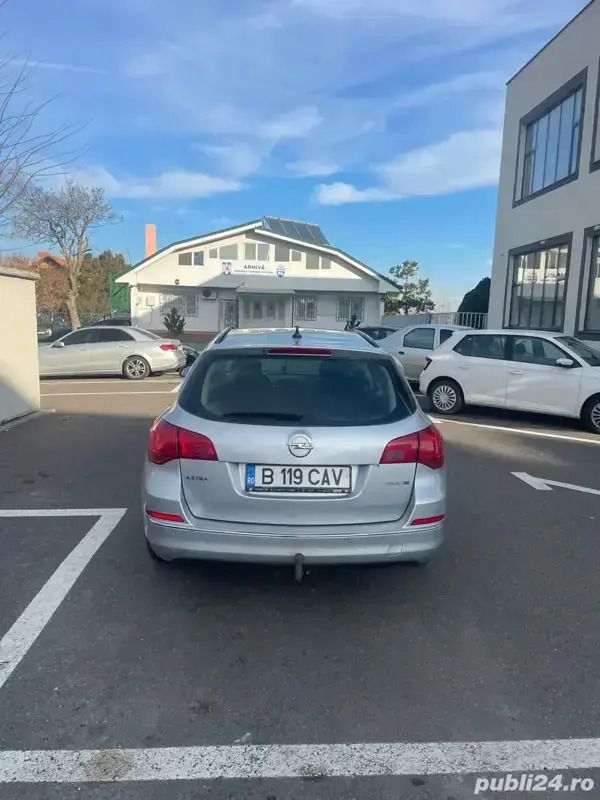 Utilizat 2013 Opel Astra | 3.500 EUR (Preț OK) - Imagine 1/4