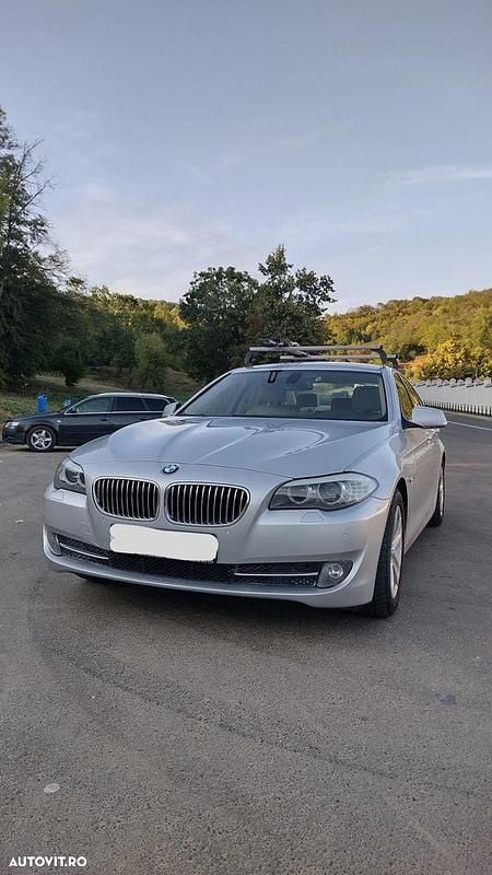 Culoareargint Utilizat 2011 BMW 520 Efficient Dynamics Berlinǎ | 9.300 EUR (Preț bun) - Imagine 1/4