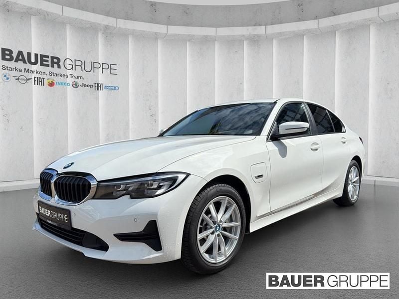 Utilizat 2022 BMW 330e Advantage | 31.726 EUR (Preț OK) - Imagine 1/1