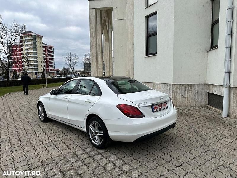 Second-hand Mercedes C220 194 CP (142 kW) 2020 Culoarealb Berlinǎ