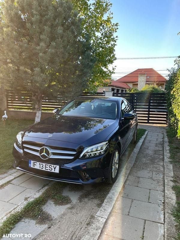 Albastru Utilizat 2018 Mercedes C220 Berlinǎ | 20.900 EUR (Super Preț) - Imagine 1/4